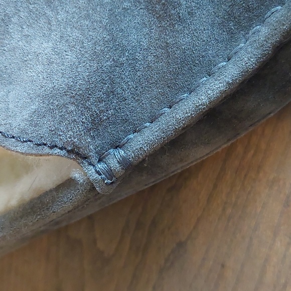 UGG Slippers - Picture 12 of 15